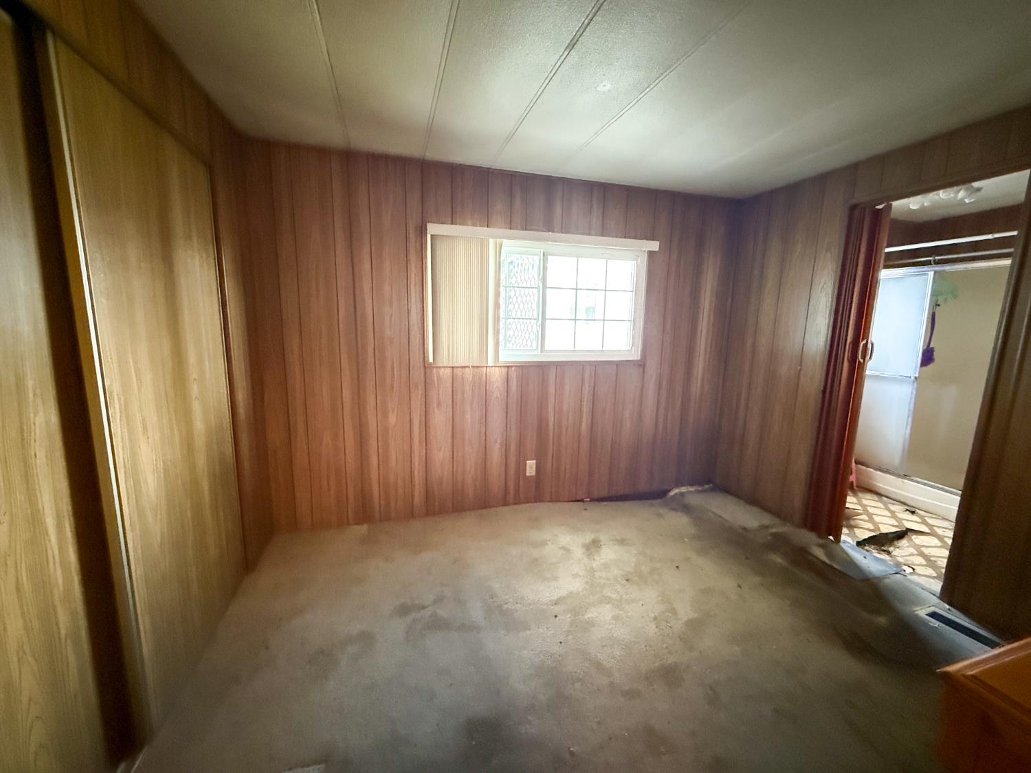 5835 Cherokee Road, Unit 41 Stockton, CA 95215 - Photo 14 of 35 an empty room with windows