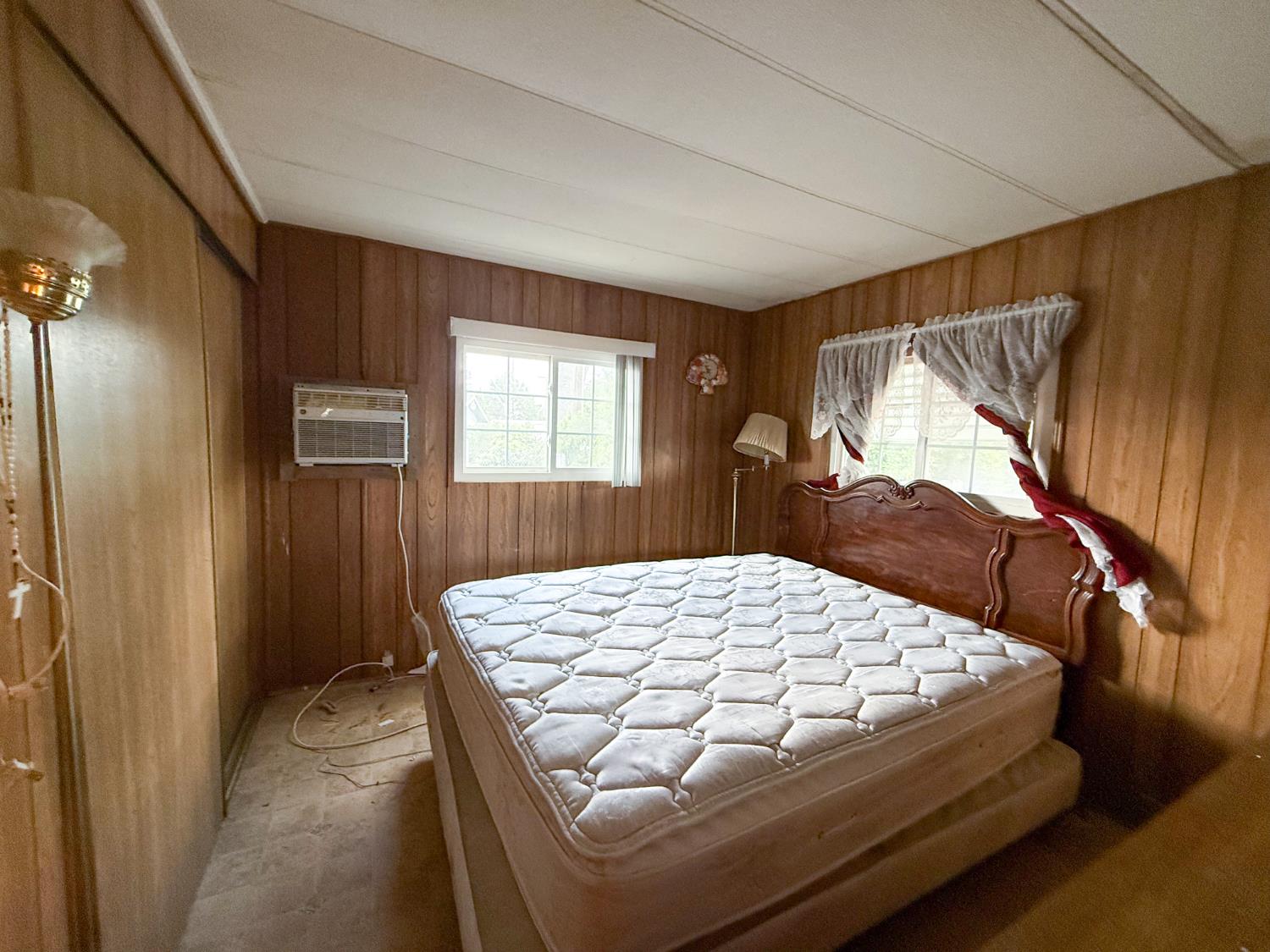 5835 Cherokee Road, Unit 41 Stockton, CA 95215 - Photo 18 of 35 a bedroom with a bed and window