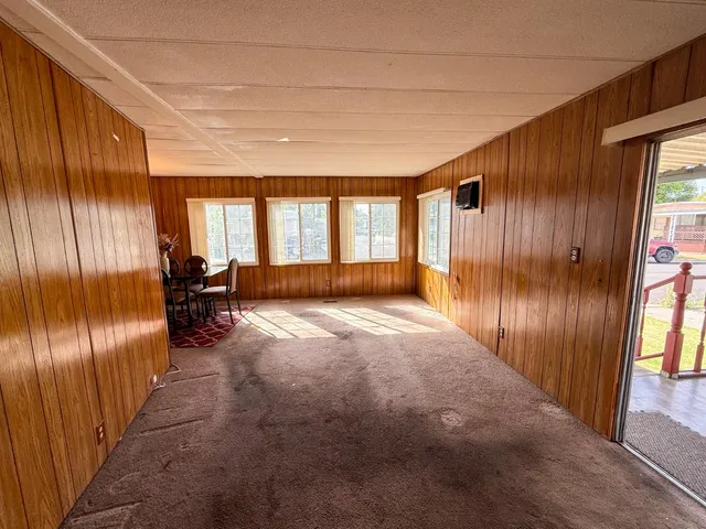 a view of entryway with livingroom