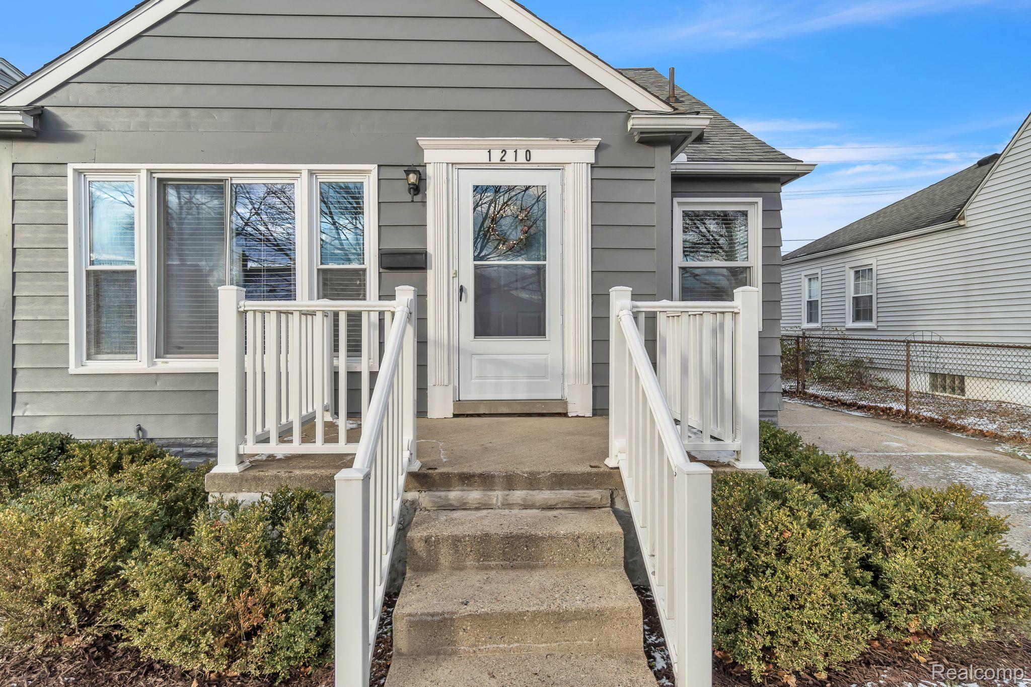 1210 Columbia Road Berkley, MI 48072 - Photo 4 of 37 Gallery Image 4