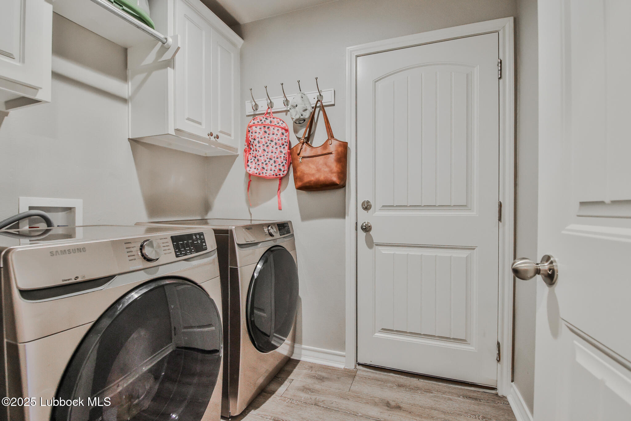 5221 Jarvis Street Lubbock, TX 79416 - Photo 7 of 22 a utility room with dryer and washer