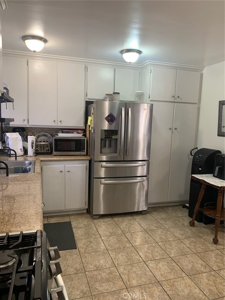 2030 Wayside Street Compton, CA 90222 - Photo 4 of 25