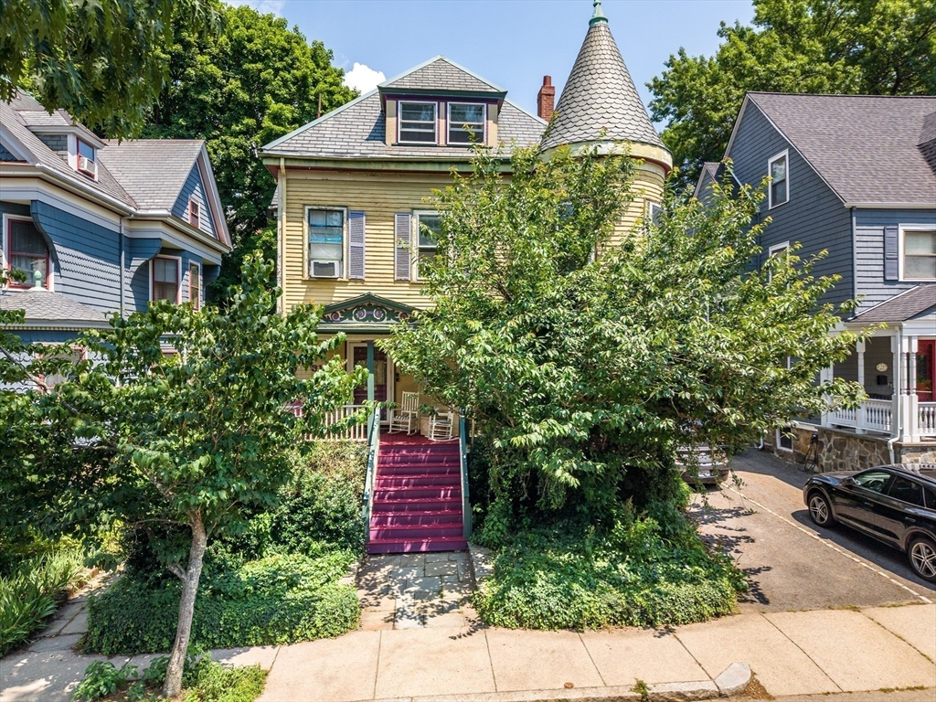 31 Kent Square, Unit 1 Brookline, MA 02446 - Photo 2 of 19