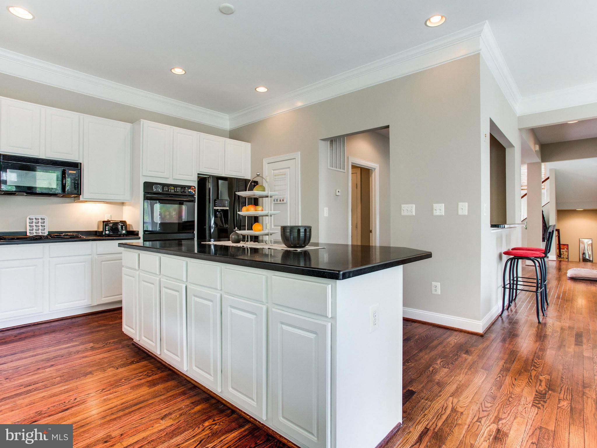 9069 Roaring Spring Loop Bristow, VA 20136 - Photo 13 of 30 Kitchen