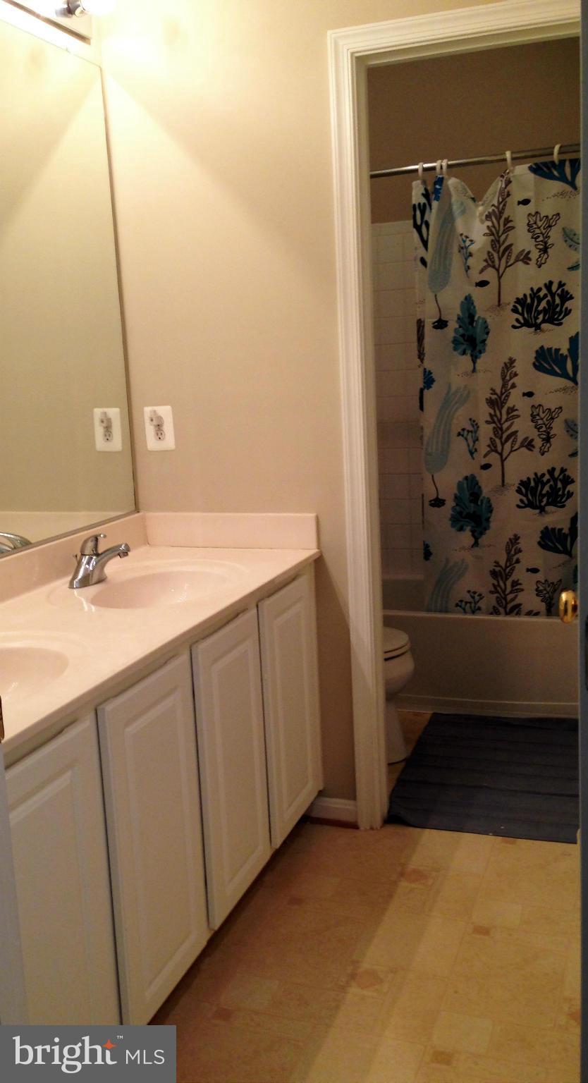 9069 Roaring Spring Loop Bristow, VA 20136 - Photo 18 of 30 Bath