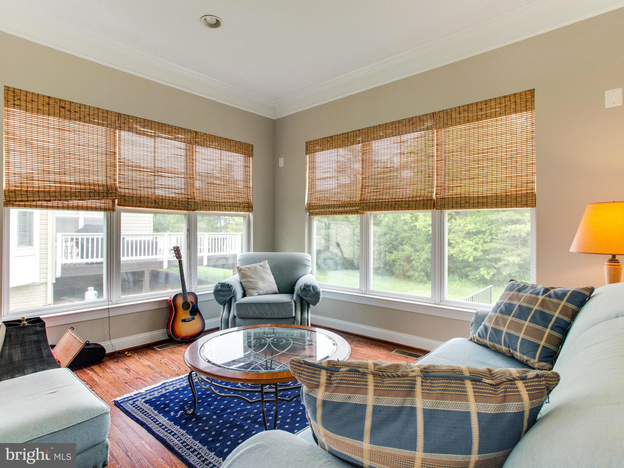 9069 Roaring Spring Loop Bristow, VA 20136 - Photo 4 of 30 Living Room