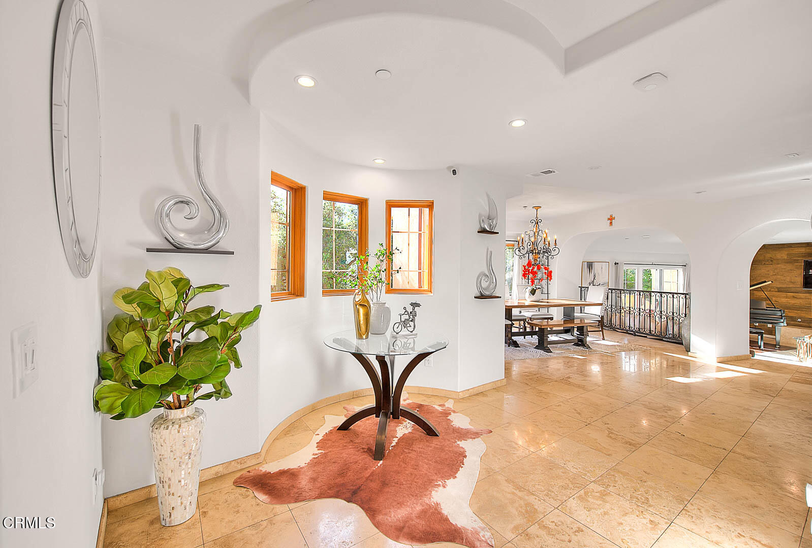 3255 Buckingham Road Glendale, CA 91206 - Photo 14 of 70 Foyer (2 of 4)