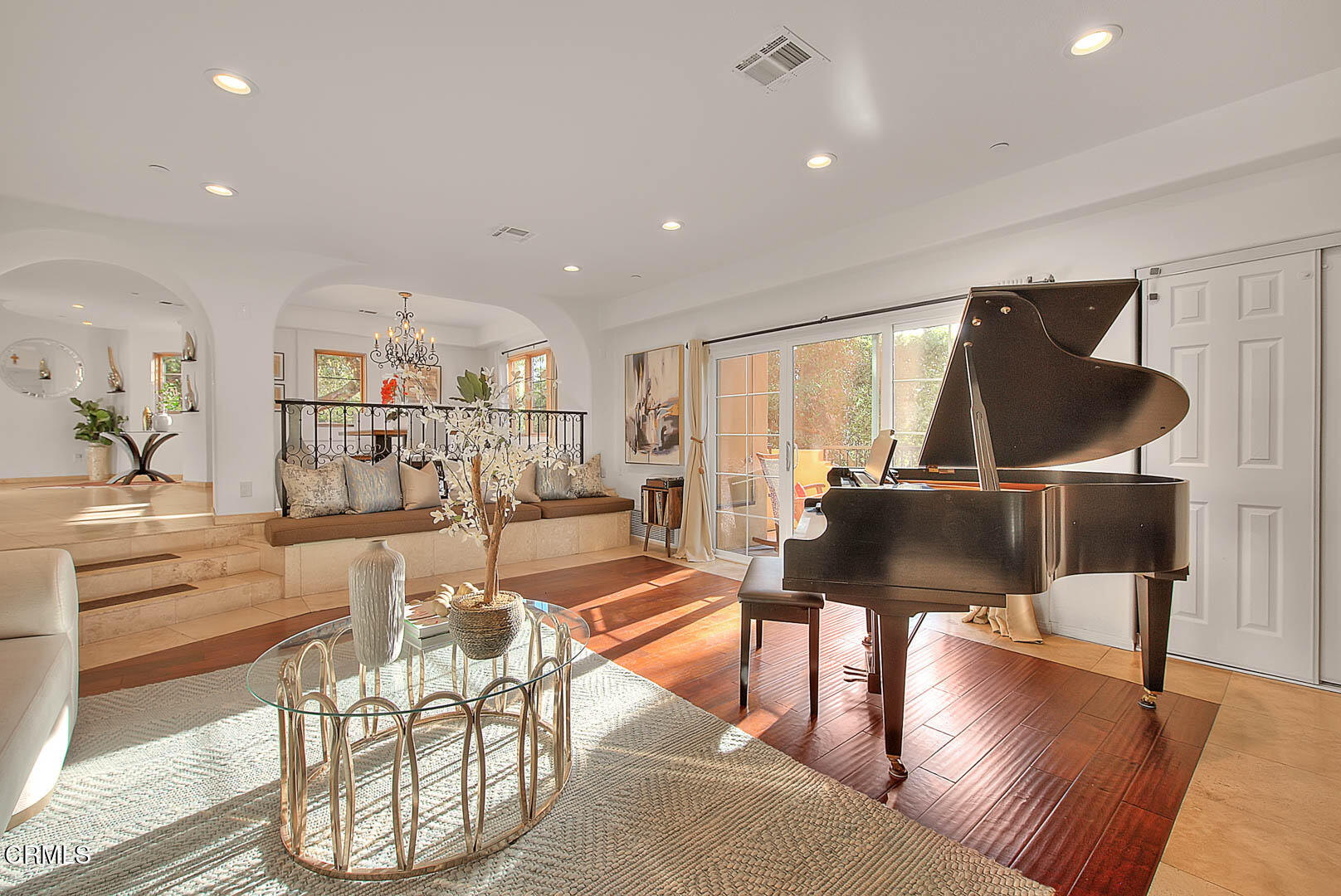 3255 Buckingham Road Glendale, CA 91206 - Photo 15 of 70 Living Room (3 of 6)