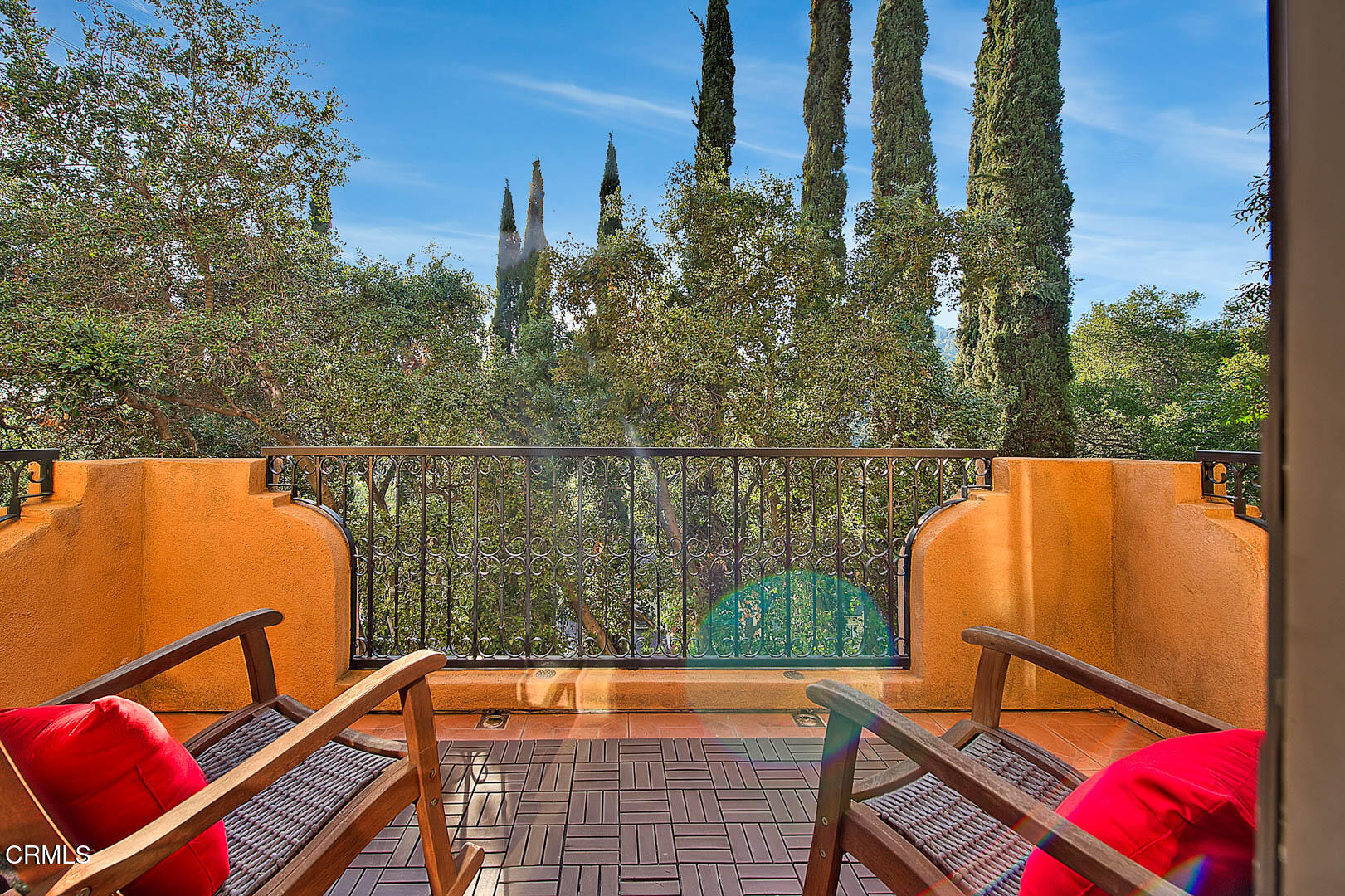 3255 Buckingham Road Glendale, CA 91206 - Photo 18 of 70 Living Room (6 of 6)