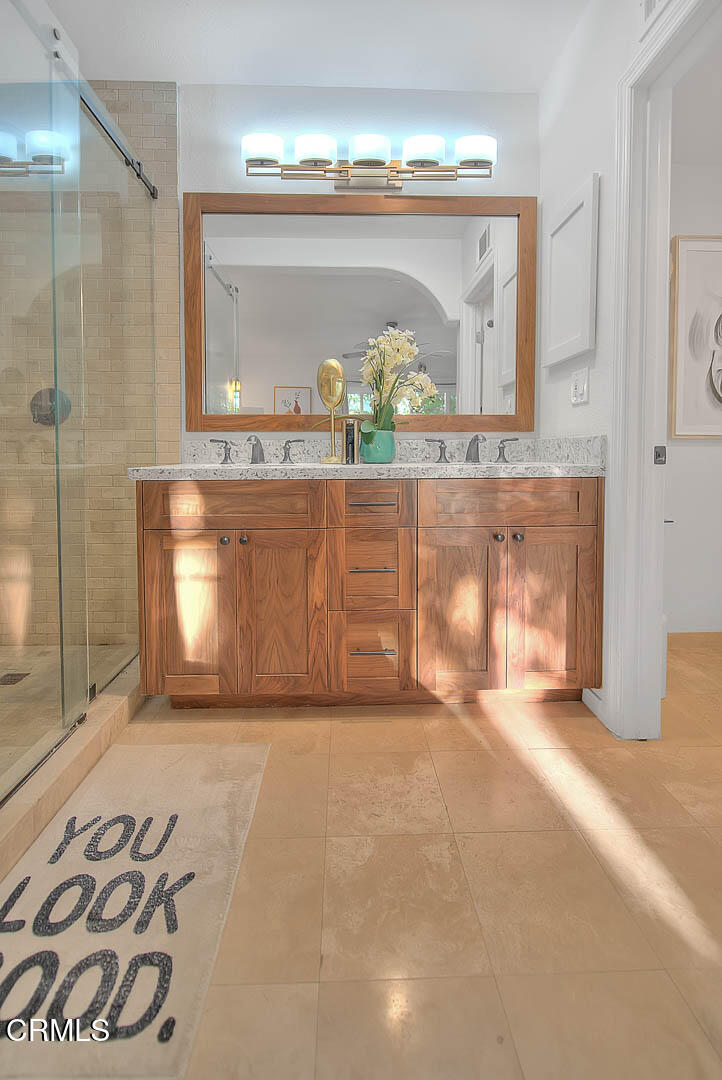 3255 Buckingham Road Glendale, CA 91206 - Photo 35 of 70 Primary Bathroom (3 of 6)