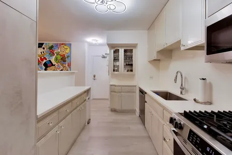 $549,500 | 1000 North Lake Shore Plaza, Unit 2205, Chicago, IL 60611
