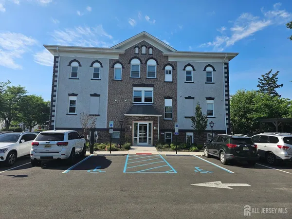 $2,500 | 33 2nd Street, Raritan, NJ 08869