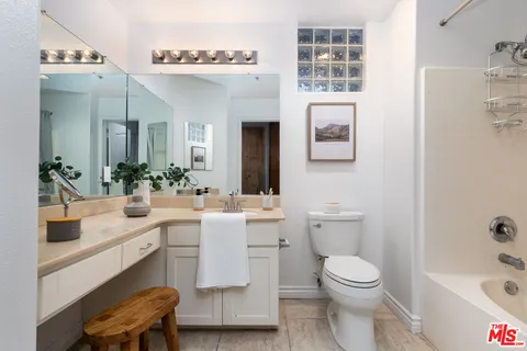 $650,000 | 4060 Glencoe Avenue, Unit 222, Marina del Rey, CA 90292