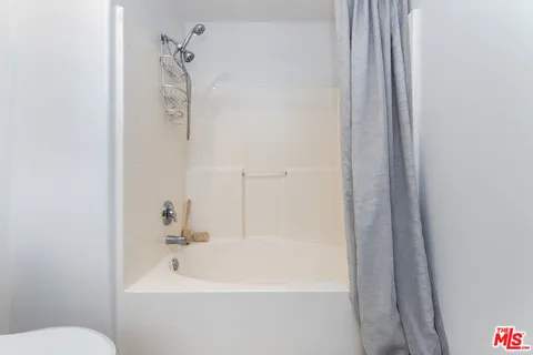 $650,000 | 4060 Glencoe Avenue, Unit 222, Marina del Rey, CA 90292