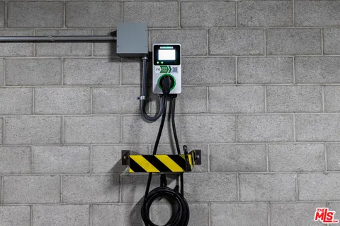 $650,000 | 4060 Glencoe Avenue, Unit 222, Marina del Rey, CA 90292