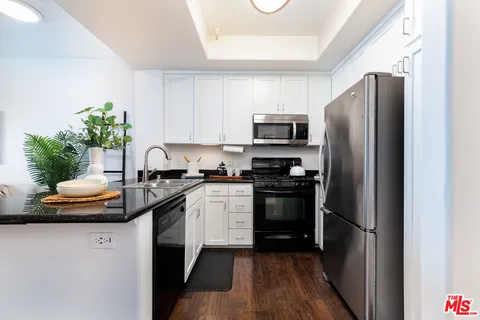 $650,000 | 4060 Glencoe Avenue, Unit 222, Marina del Rey, CA 90292