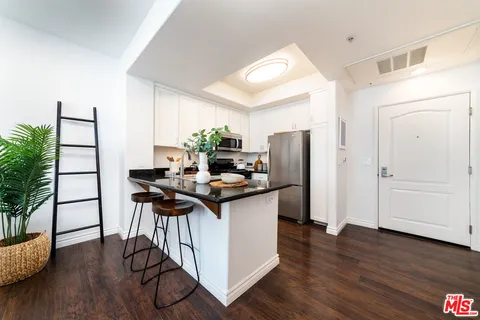 $650,000 | 4060 Glencoe Avenue, Unit 222, Marina del Rey, CA 90292