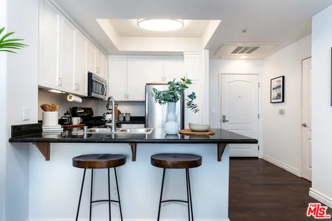 $650,000 | 4060 Glencoe Avenue, Unit 222, Marina del Rey, CA 90292