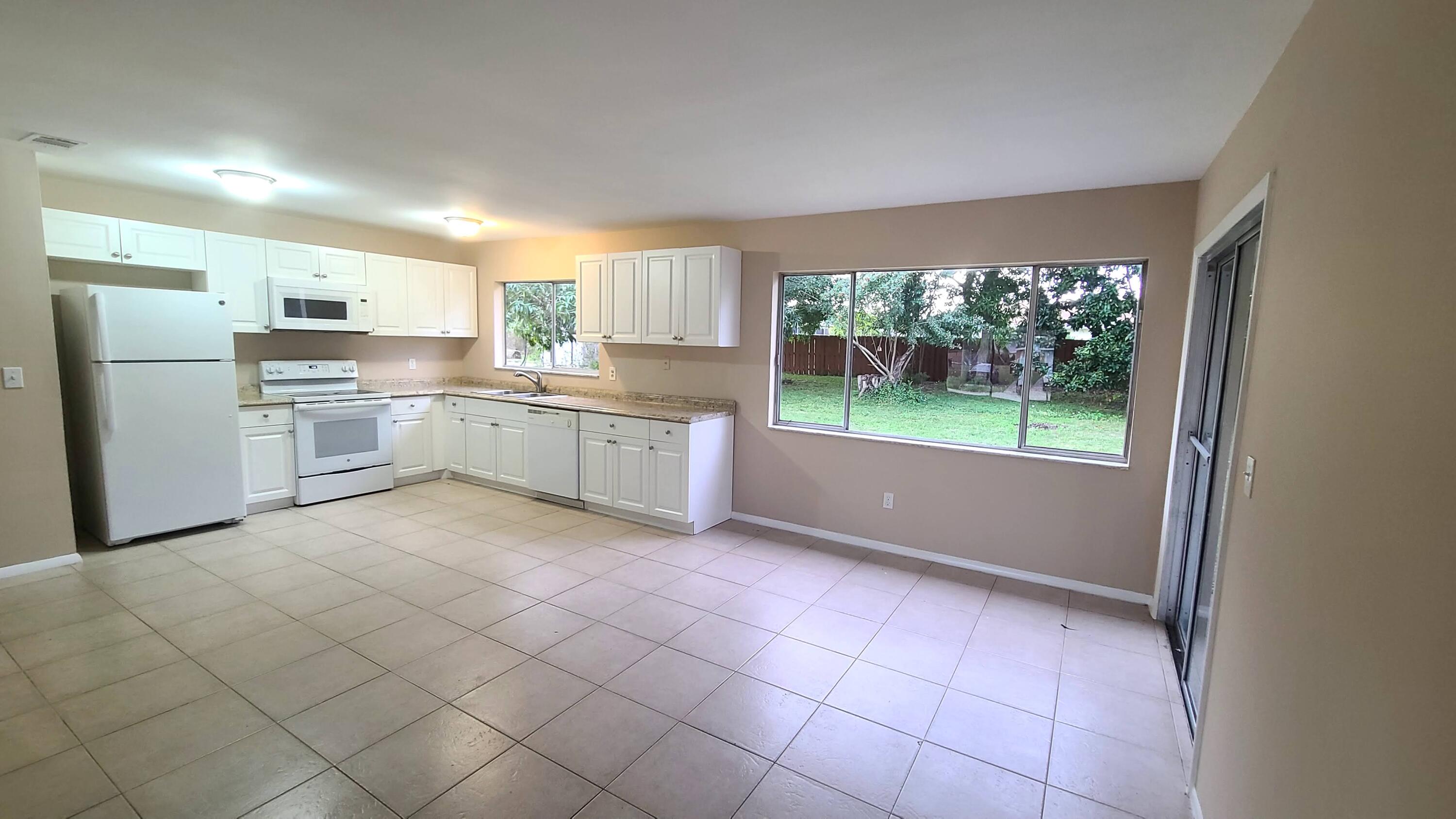 362 Southwest Cherryhill Road Port St. Lucie, FL 34953 - Photo 3 of 20 20240112_165438