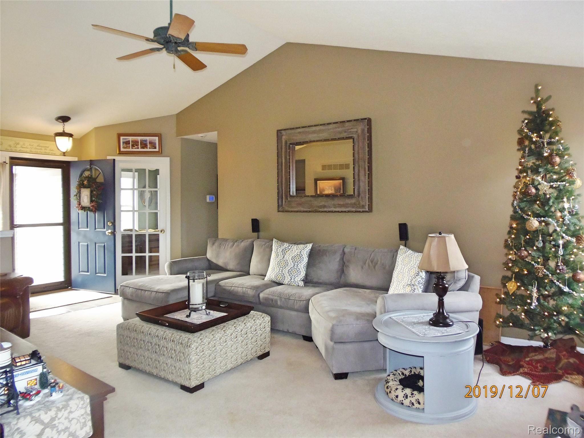 Vaulted ceiling in LR