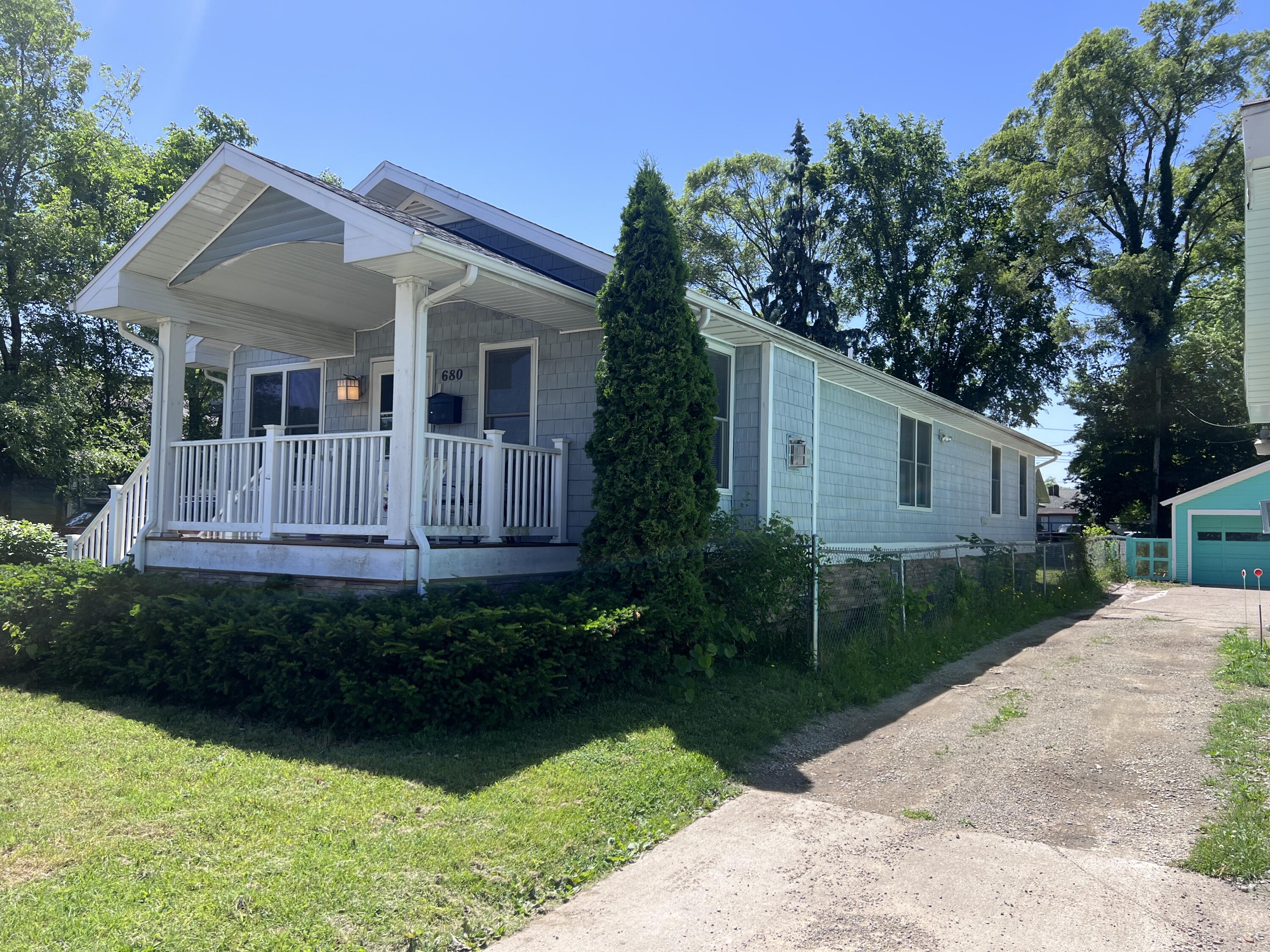 680 East Empire Avenue Benton Harbor, MI 49022 - Photo 1 of 18 IMG_9190