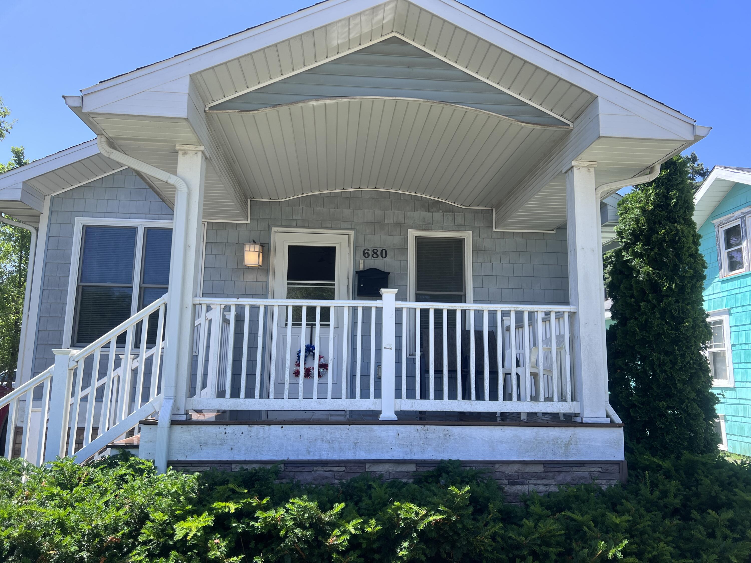 680 East Empire Avenue Benton Harbor, MI 49022 - Photo 2 of 18 IMG_9189
