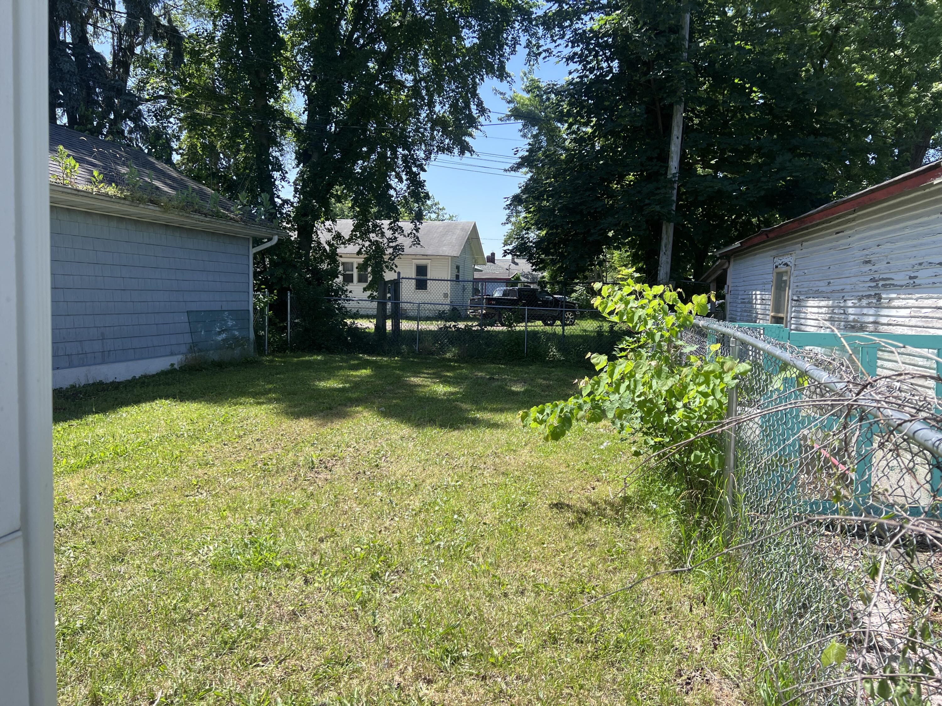 680 East Empire Avenue Benton Harbor, MI 49022 - Photo 3 of 18 IMG_9192