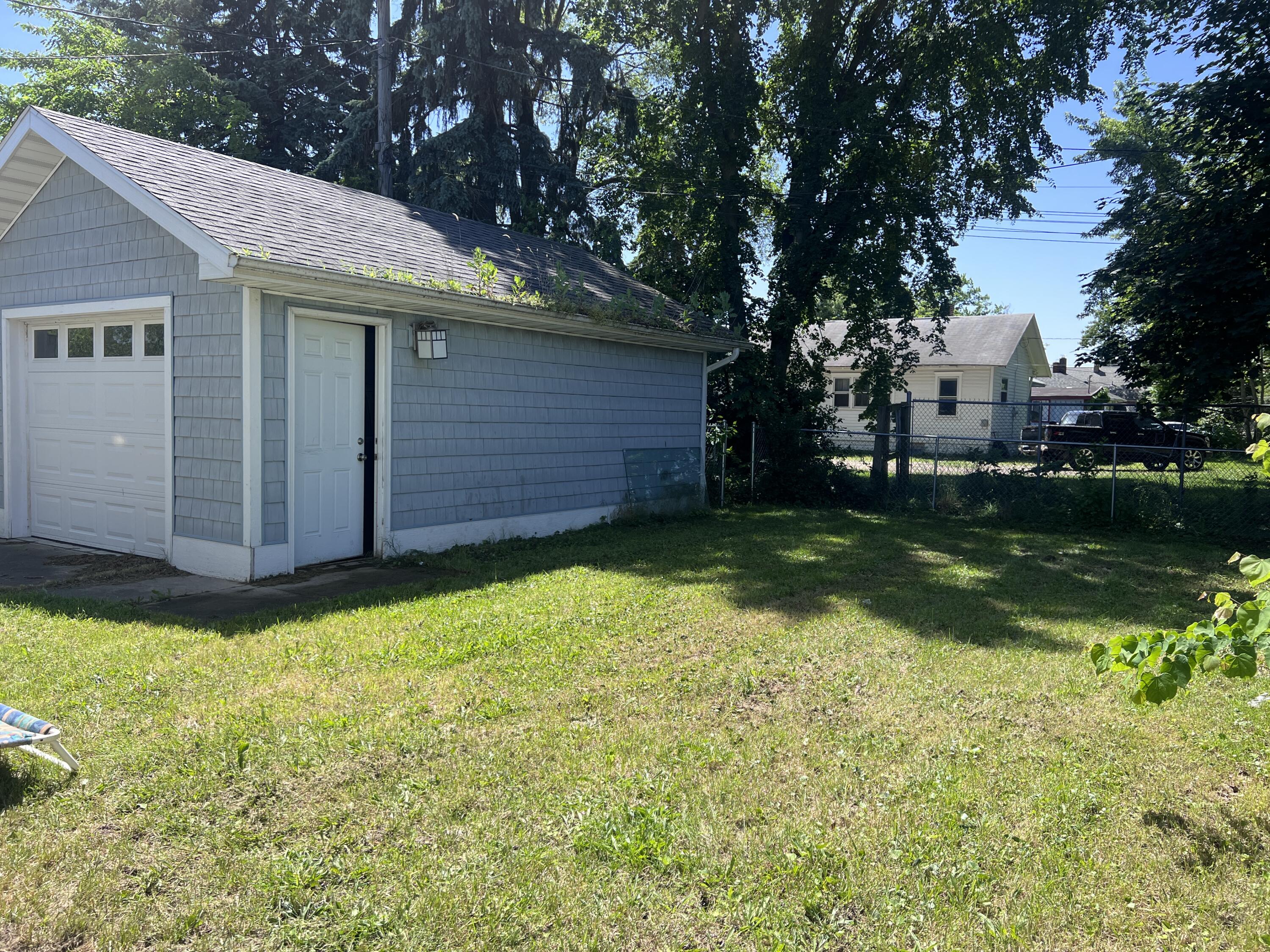 680 East Empire Avenue Benton Harbor, MI 49022 - Photo 5 of 18 IMG_9193