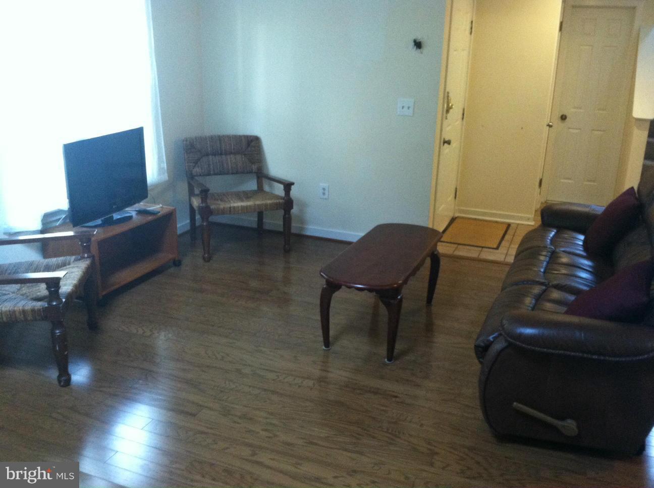 1527 Ritchie Lane Annapolis, MD 21401 - Photo 4 of 14 Living Room