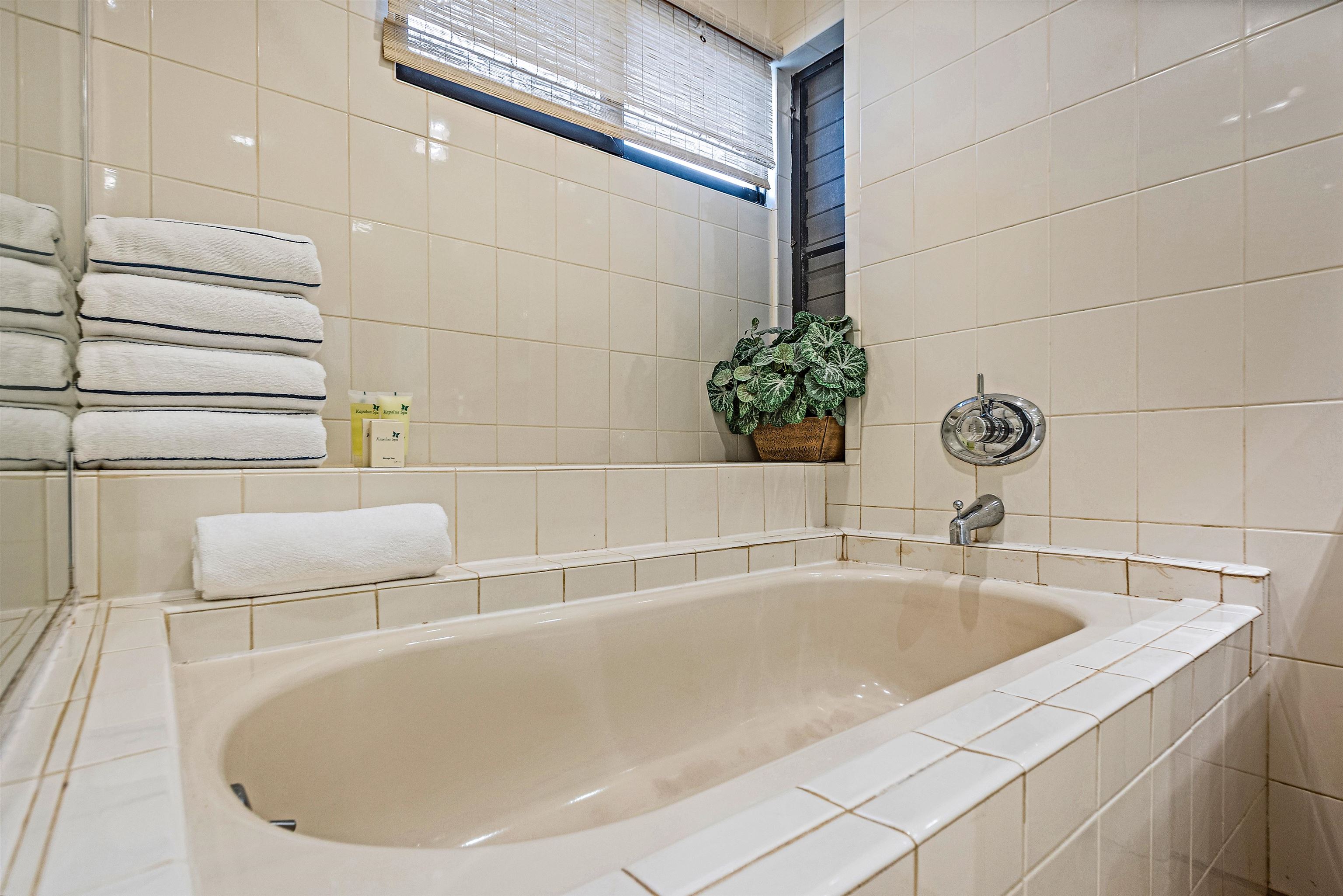 100 Ridge Road, Unit 2022 Lahaina, HI 96761 - Photo 23 of 35