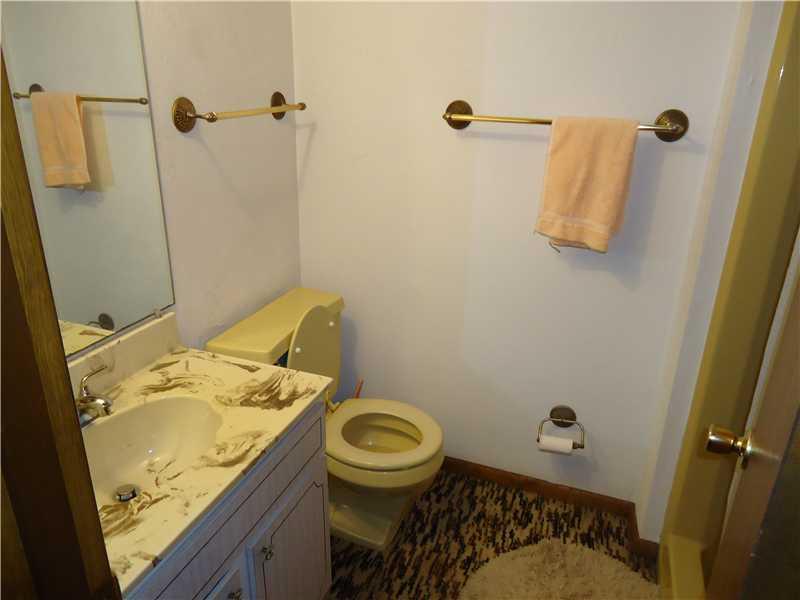 40 Wolfram Road Washington, PA 15301 - Photo 12 of 22 Full Bath.