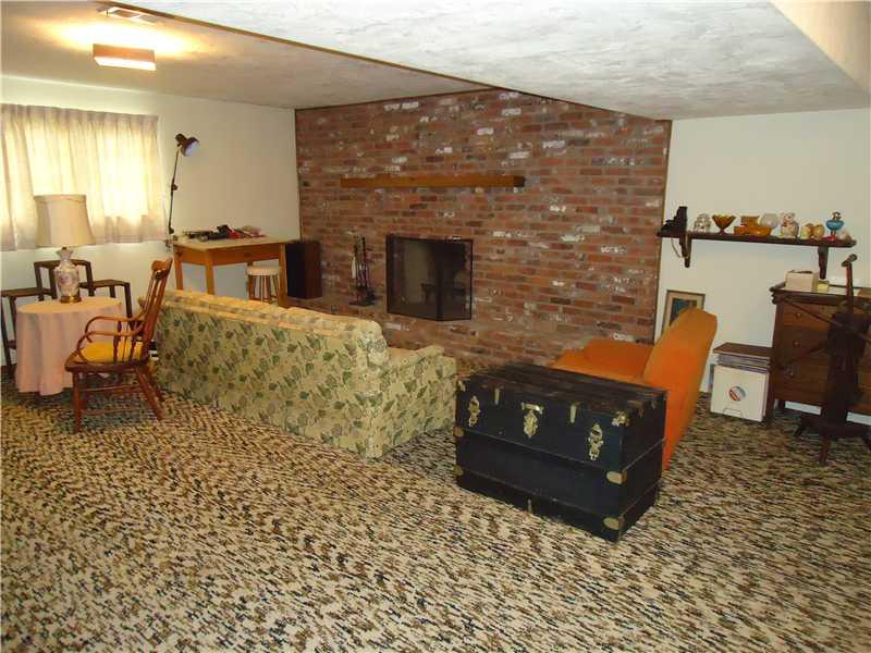 40 Wolfram Road Washington, PA 15301 - Photo 13 of 22 Family Room.