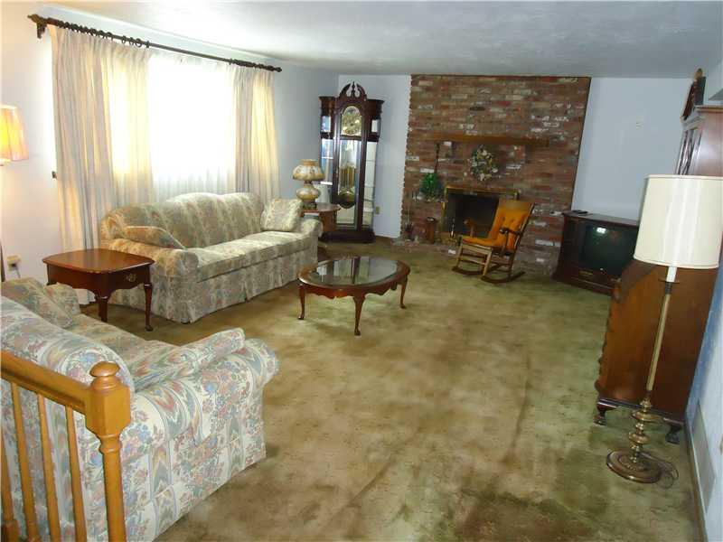 40 Wolfram Road Washington, PA 15301 - Photo 3 of 22 Living Room.