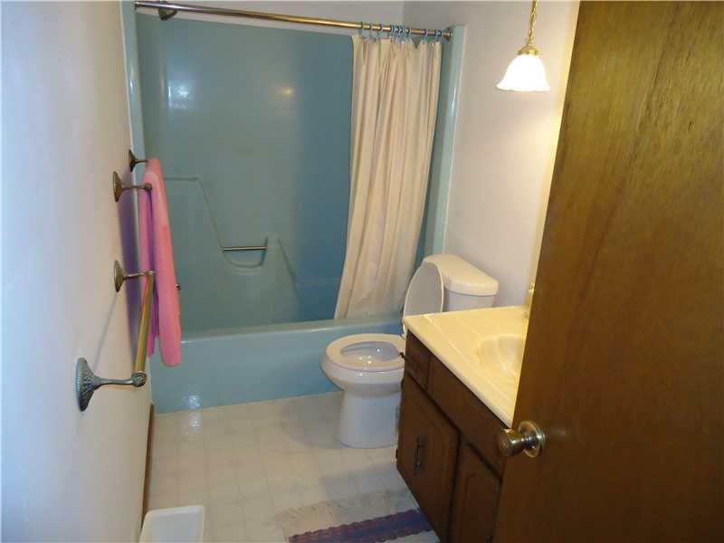 40 Wolfram Road Washington, PA 15301 - Photo 10 of 22 Full Bath.