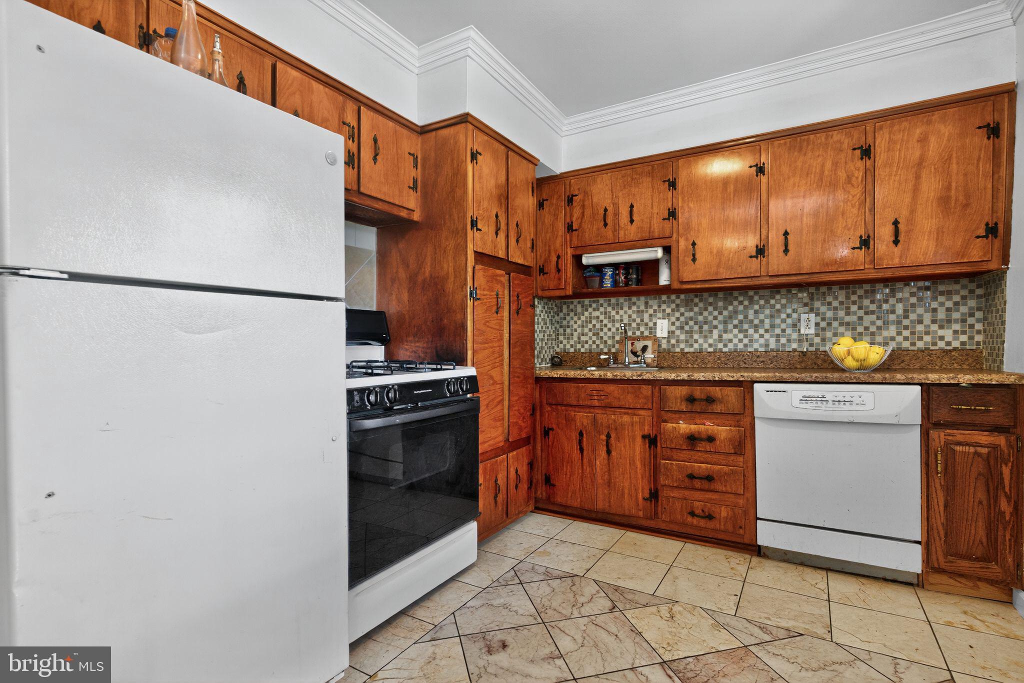 4615 Roundhill Road Alexandria, VA 22310 - Photo 7 of 15 Kitchen
