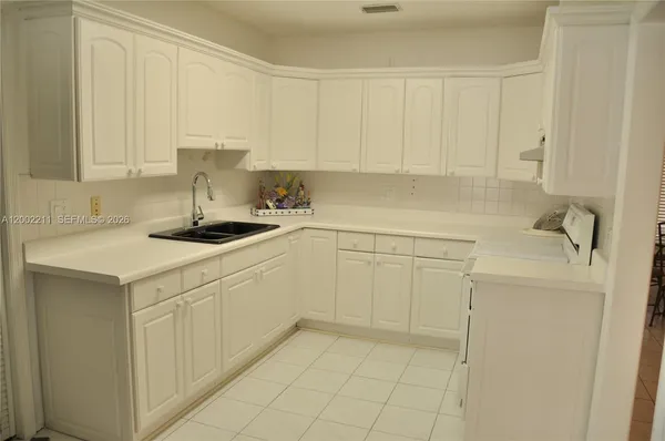 $695,500 | 1301 West 61st Place, Hialeah, FL 33012