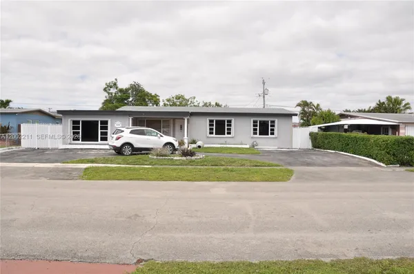 $695,500 | 1301 West 61st Place, Hialeah, FL 33012