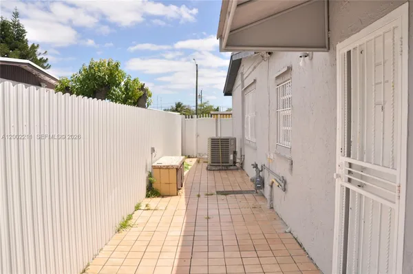 $695,500 | 1301 West 61st Place, Hialeah, FL 33012