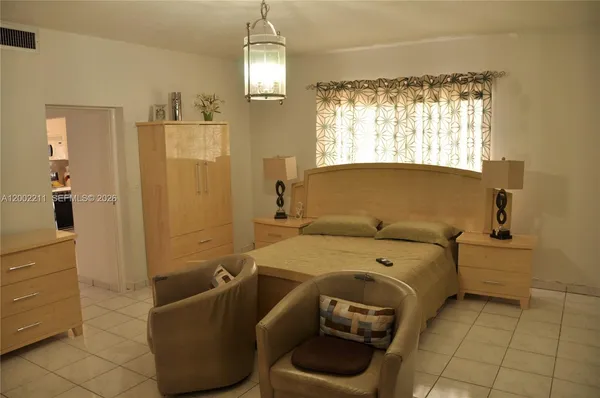 $695,500 | 1301 West 61st Place, Hialeah, FL 33012