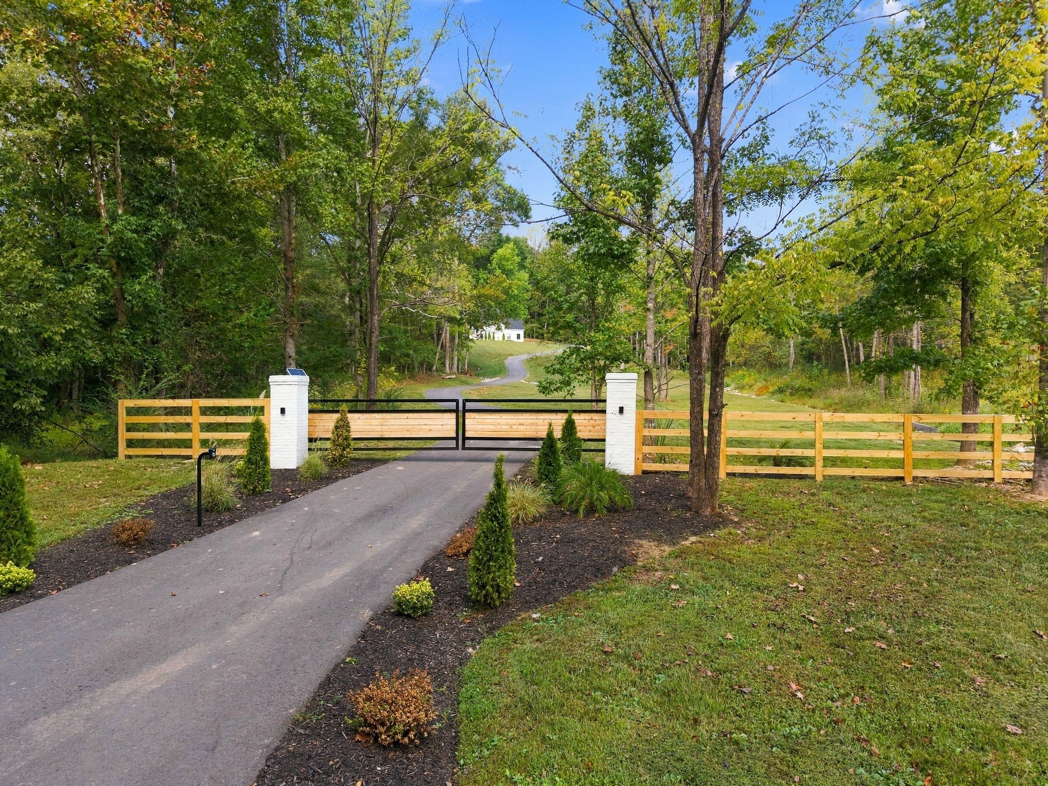 112 Berry Road Dickson, TN 37055 - Photo 4 of 52 Gallery Image 4