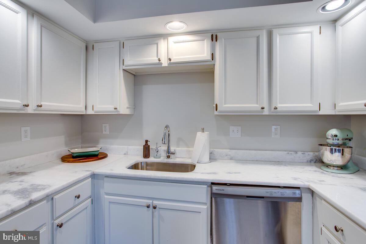 2475 Warm Spring Way Odenton, MD 21113 - Photo 25 of 76 Lots of Quartz countertop and cabinets