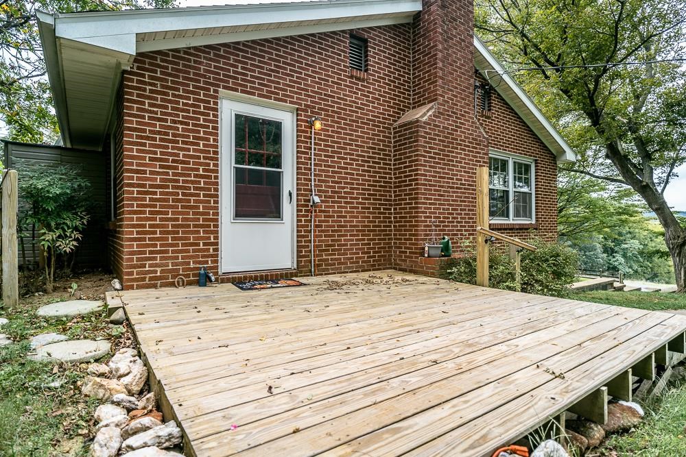 289 Pleasant View Road Staunton, VA 24401 - Photo 26 of 45 a backyard of a house