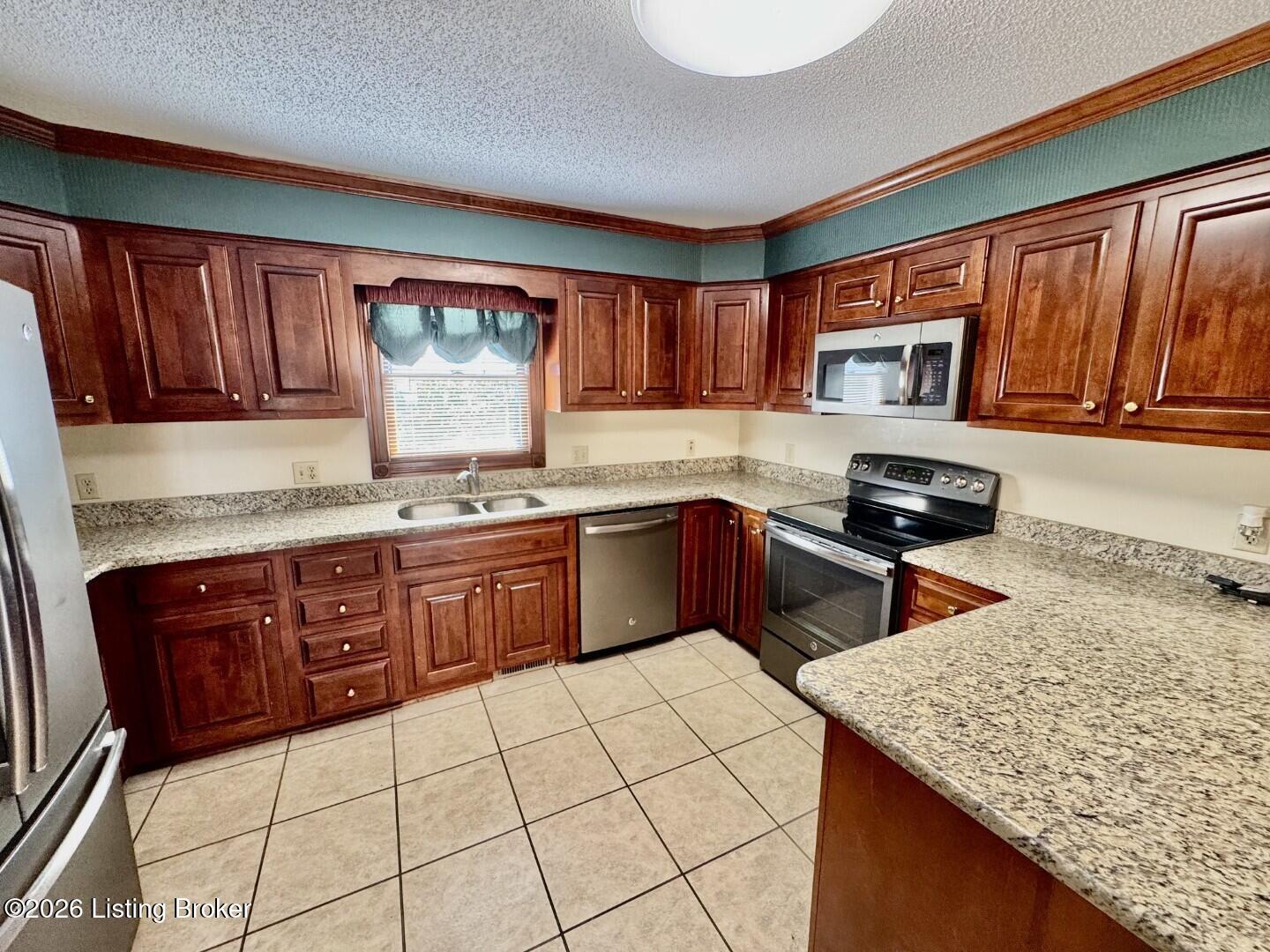 135 Brookside Drive Springfield, KY 40069 - Photo 14 of 46 013_Kitchen