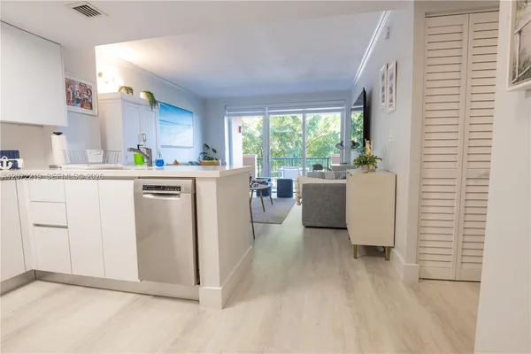 $3,200 | 2951 South Bayshore Drive, Unit 505, Miami, FL 33133