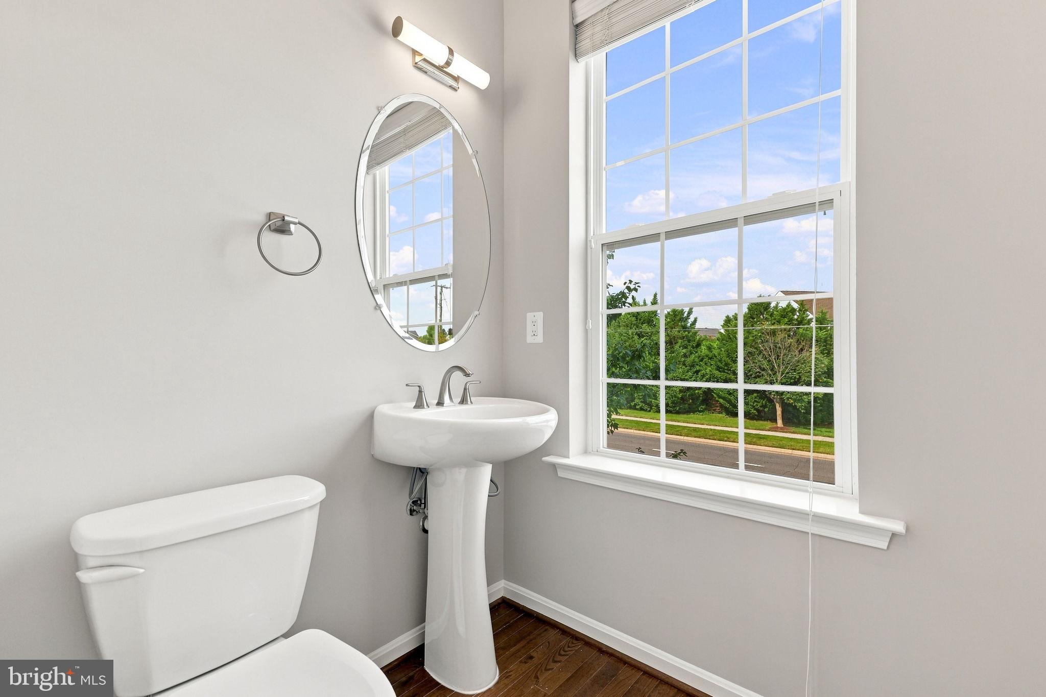 25678 Pleasant Valley Road Chantilly, VA 20152 - Photo 35 of 56 Half Bath