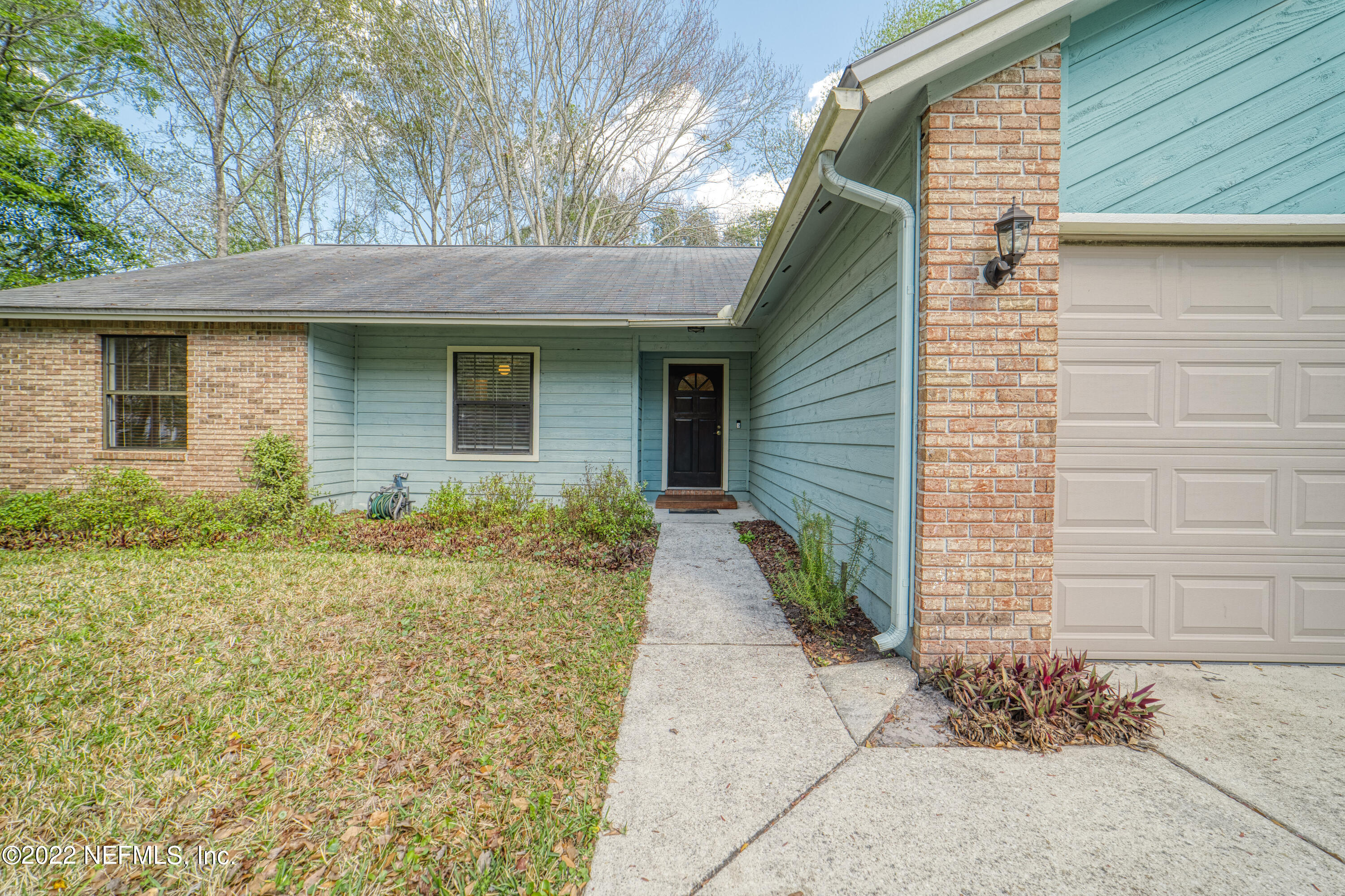 6221 S Creek