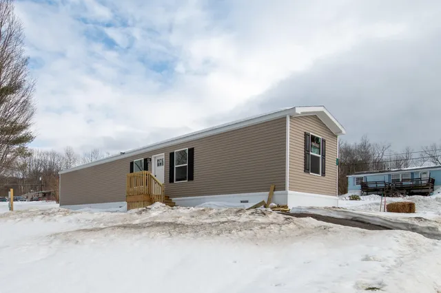 $93,999 | 32 Oak Lane, Springfield, VT 05156