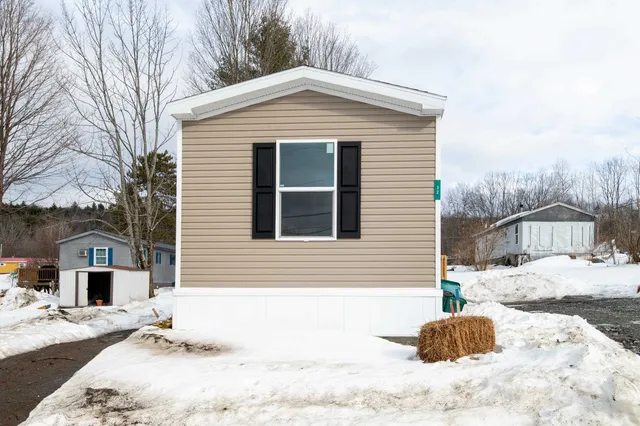 $93,999 | 32 Oak Lane, Springfield, VT 05156