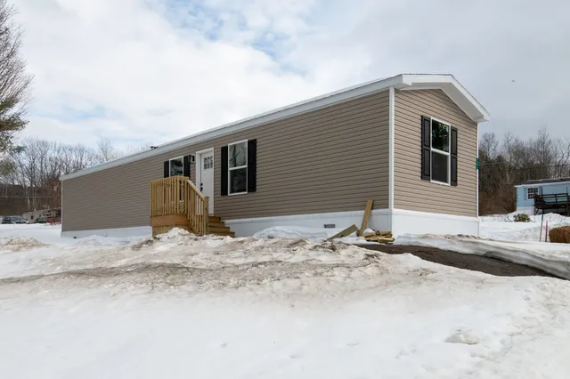 $93,999 | 32 Oak Lane, Springfield, VT 05156