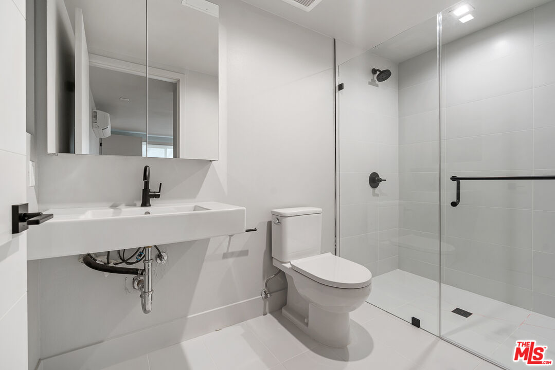 12431 Rochester Avenue, Unit 111 Los Angeles, CA 90025 - Photo 9 of 20
